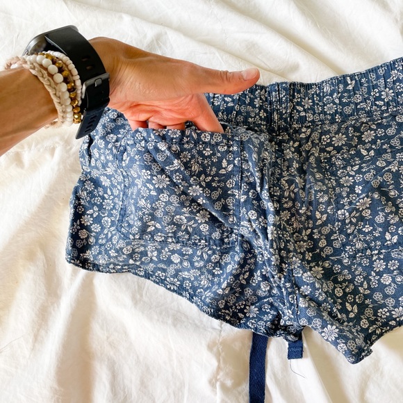 Shorts - Picture 10 of 11